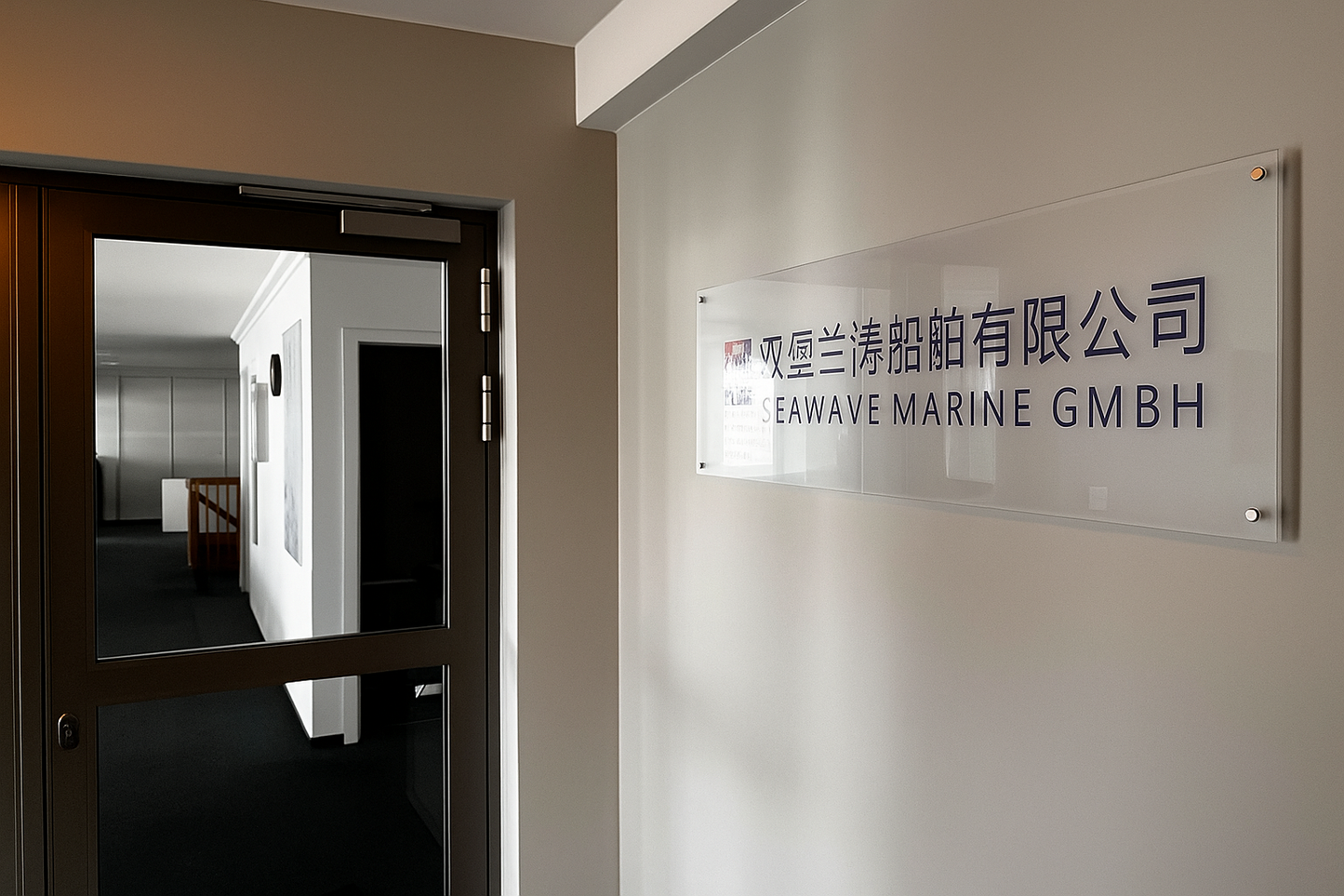 Firmenschild aus Acryl mit Logo – Individuell gefertigt für Innen & Außen